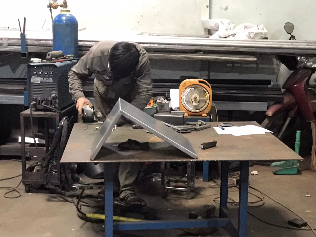 Work bench (3).jpg